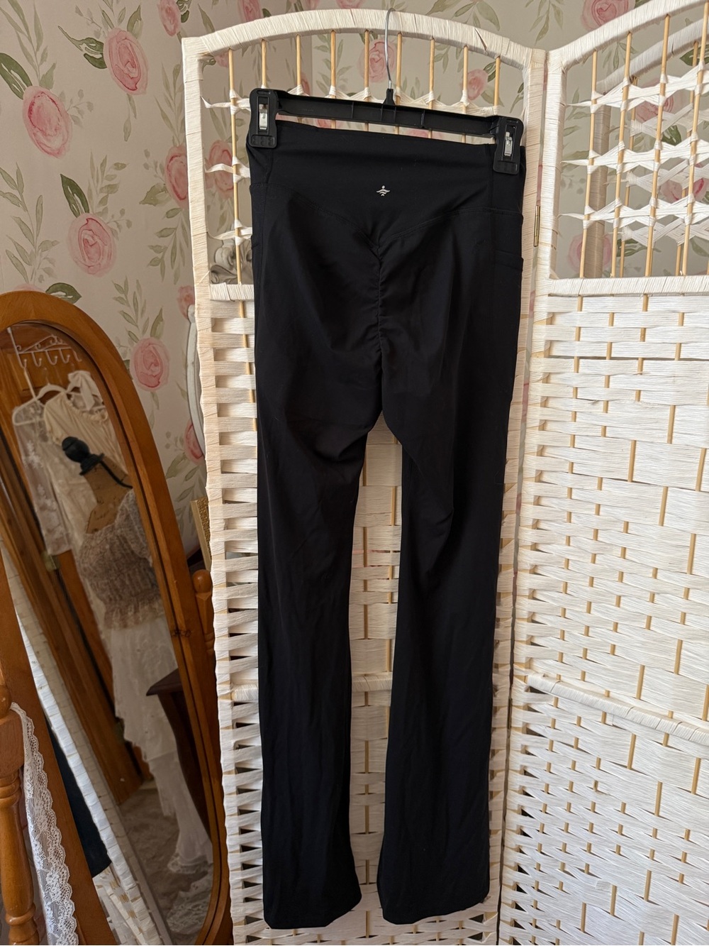 Halara Black High-Waist Ruched Activewear Pants - Picture 4 of 6
